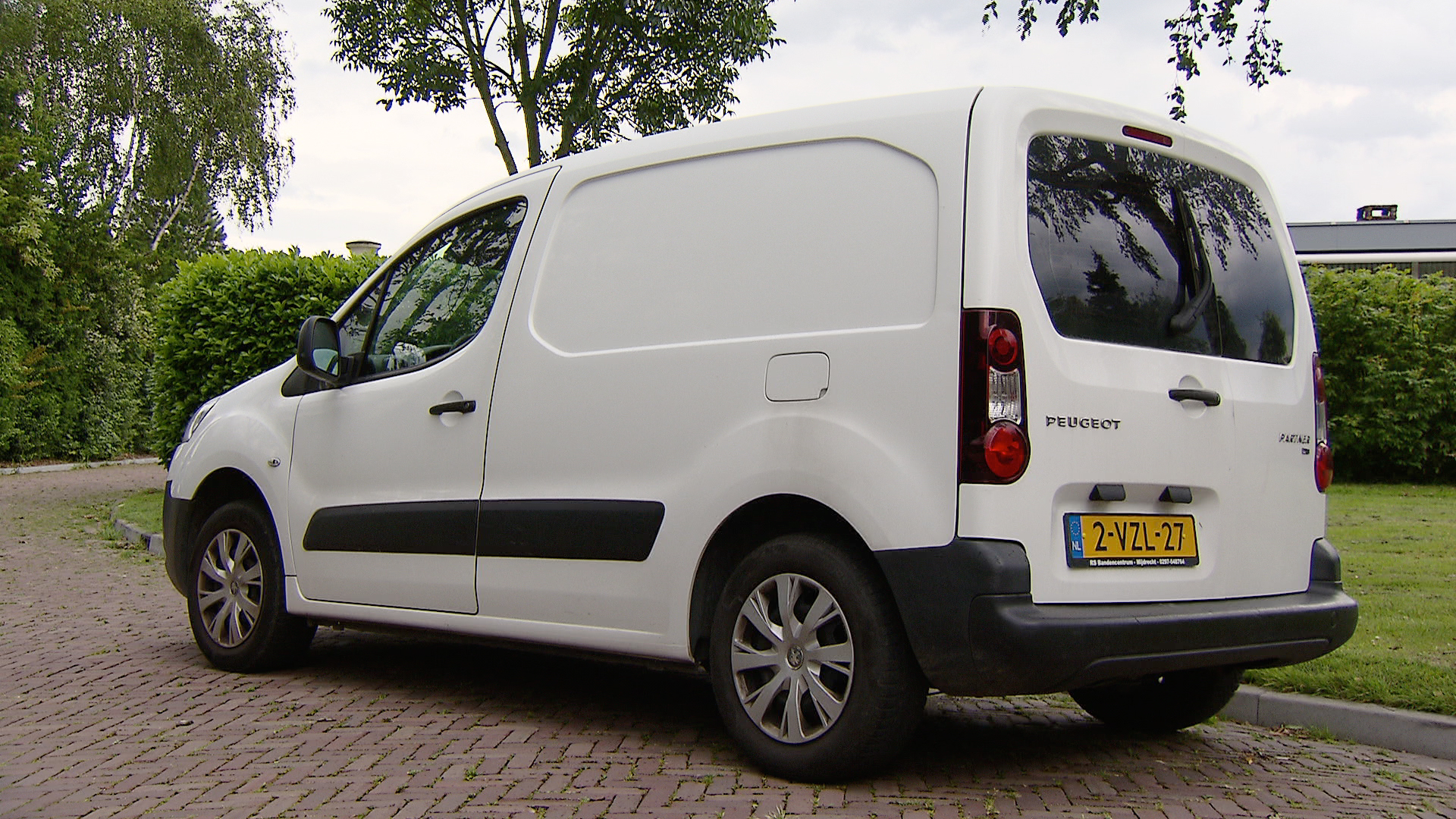 119297_aalsmeer_peugeot_achter.jpg