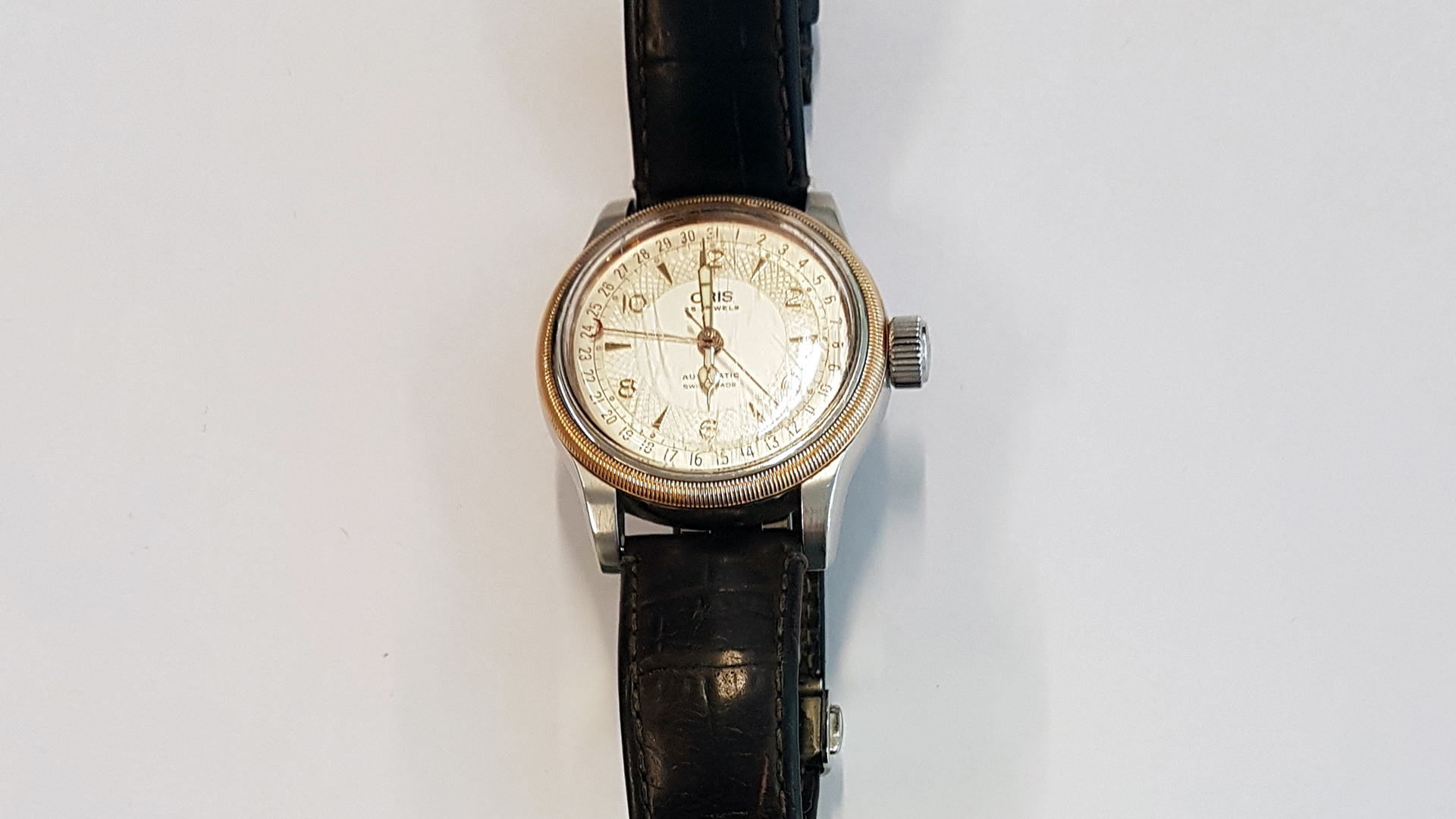 45856yjdgfgffff47horloge.jpg