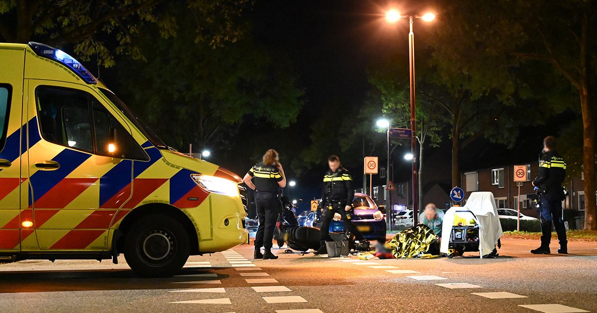 Doorrijder laat vrouw zwaargewond achter