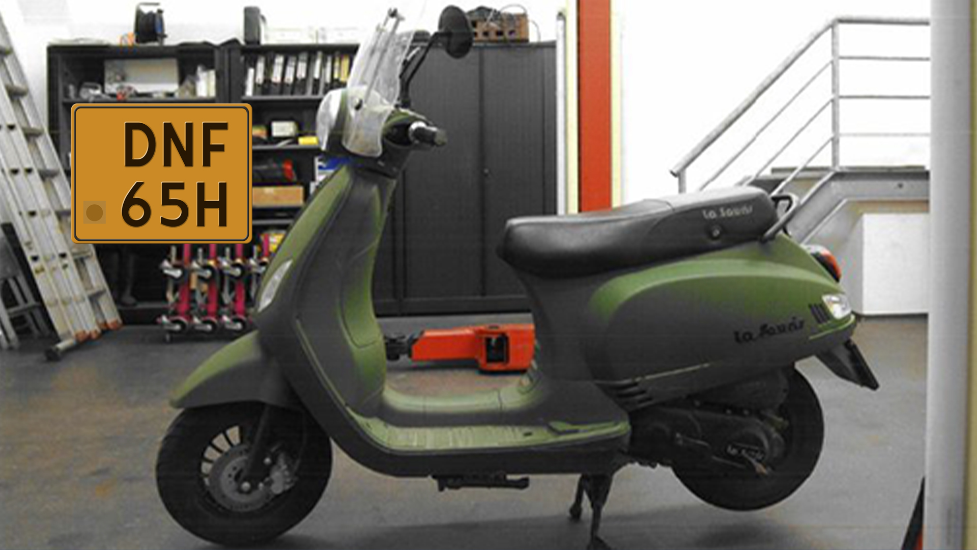 119199_amst-wo_scooter2_.jpg