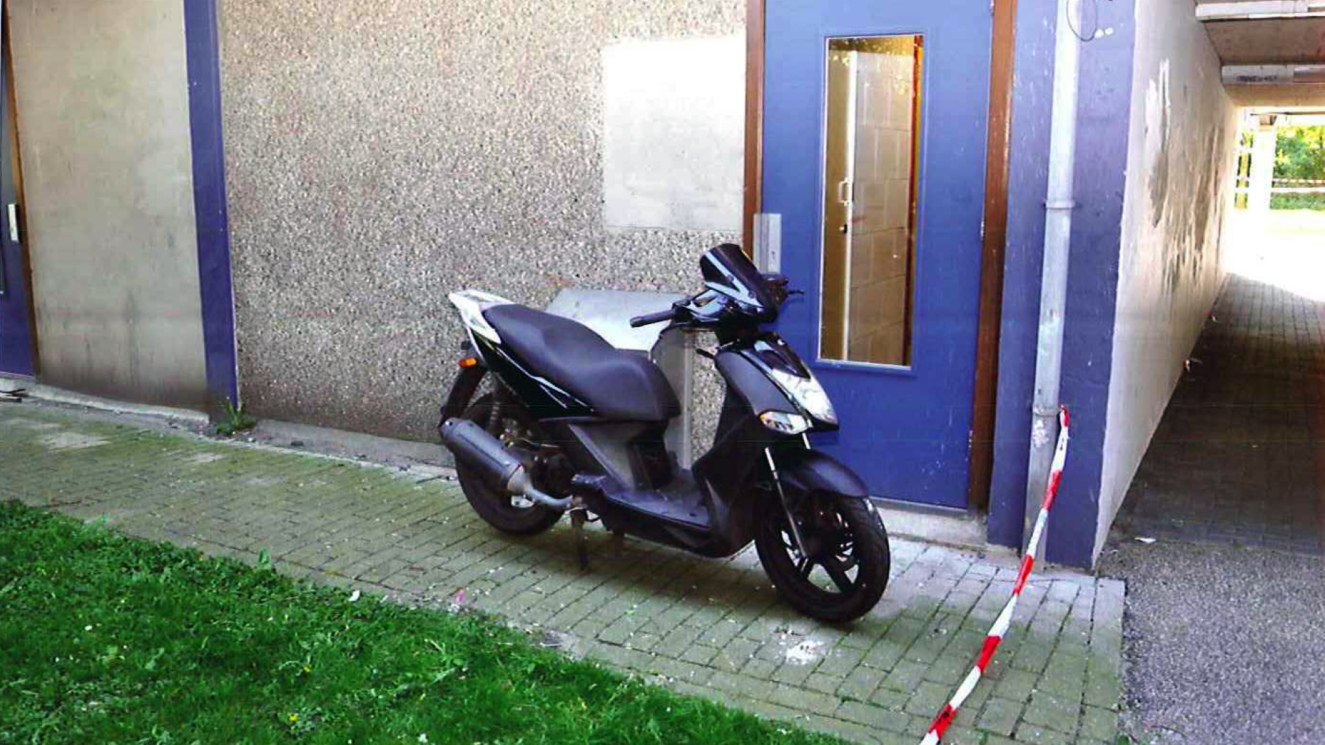 amsterdamkikkenstein_scooter1.jpg