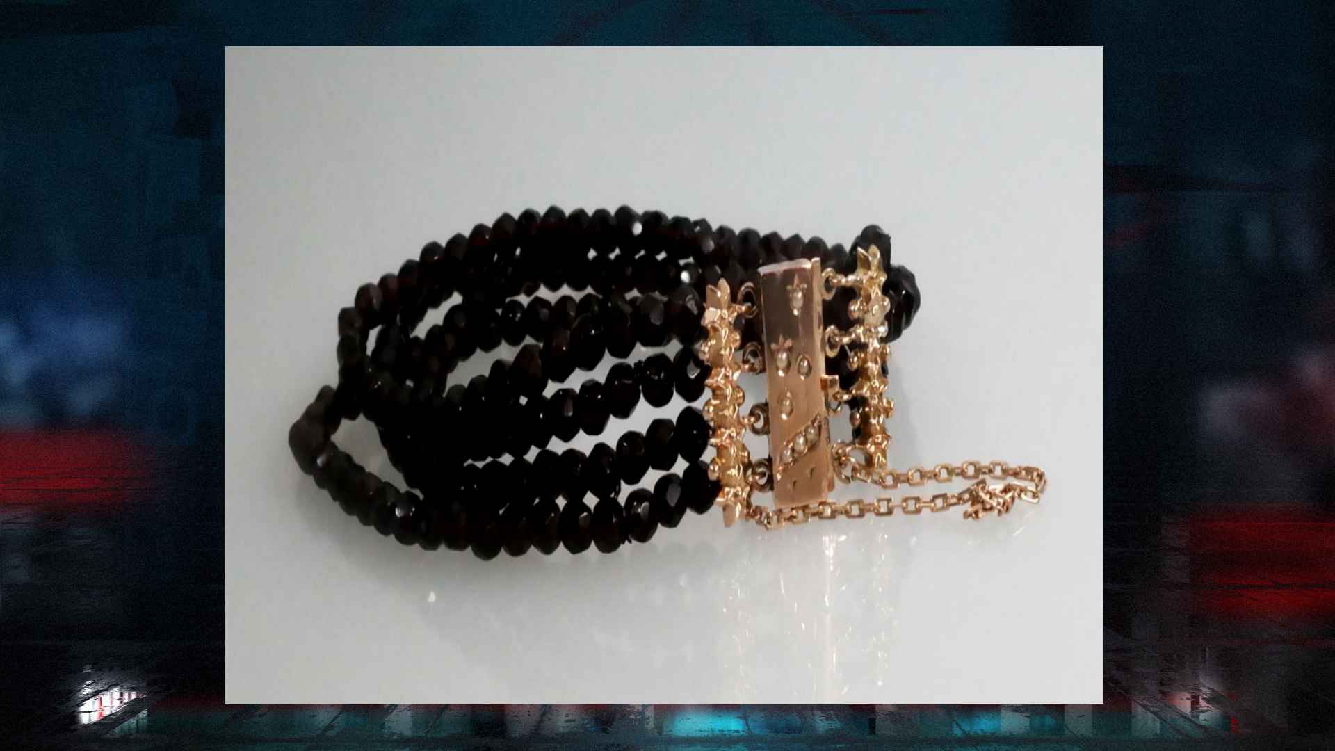 222393_tuk_sg-armband.jpg