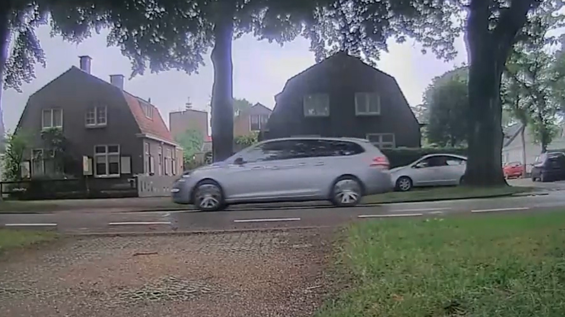 119196_doorn_peugeot.jpg