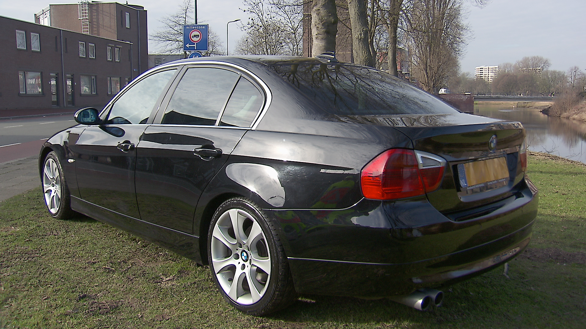 117090_bmw3.jpg