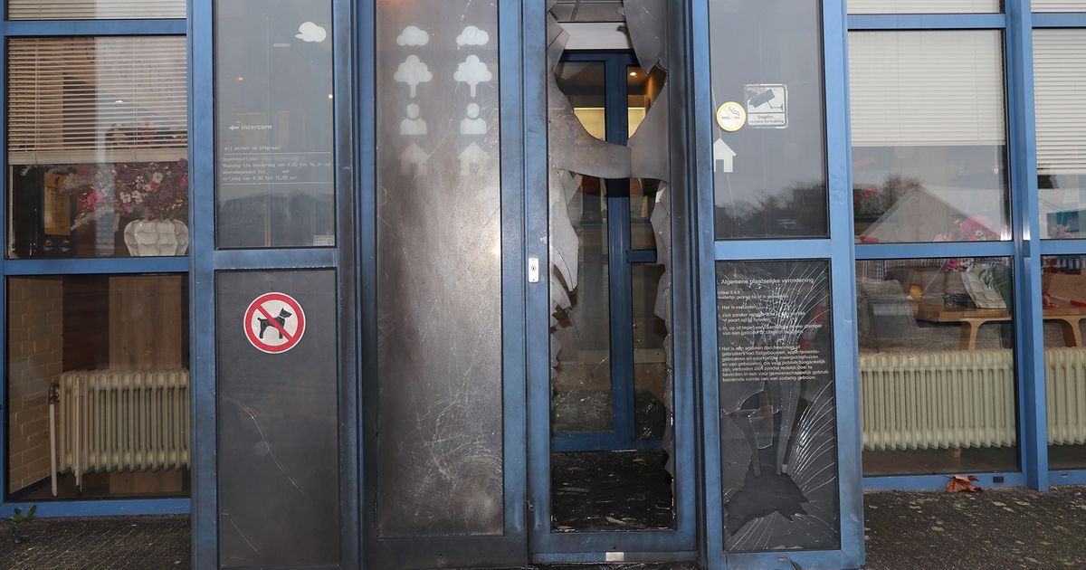 Gemeentehuis doelwit van hevige explosie