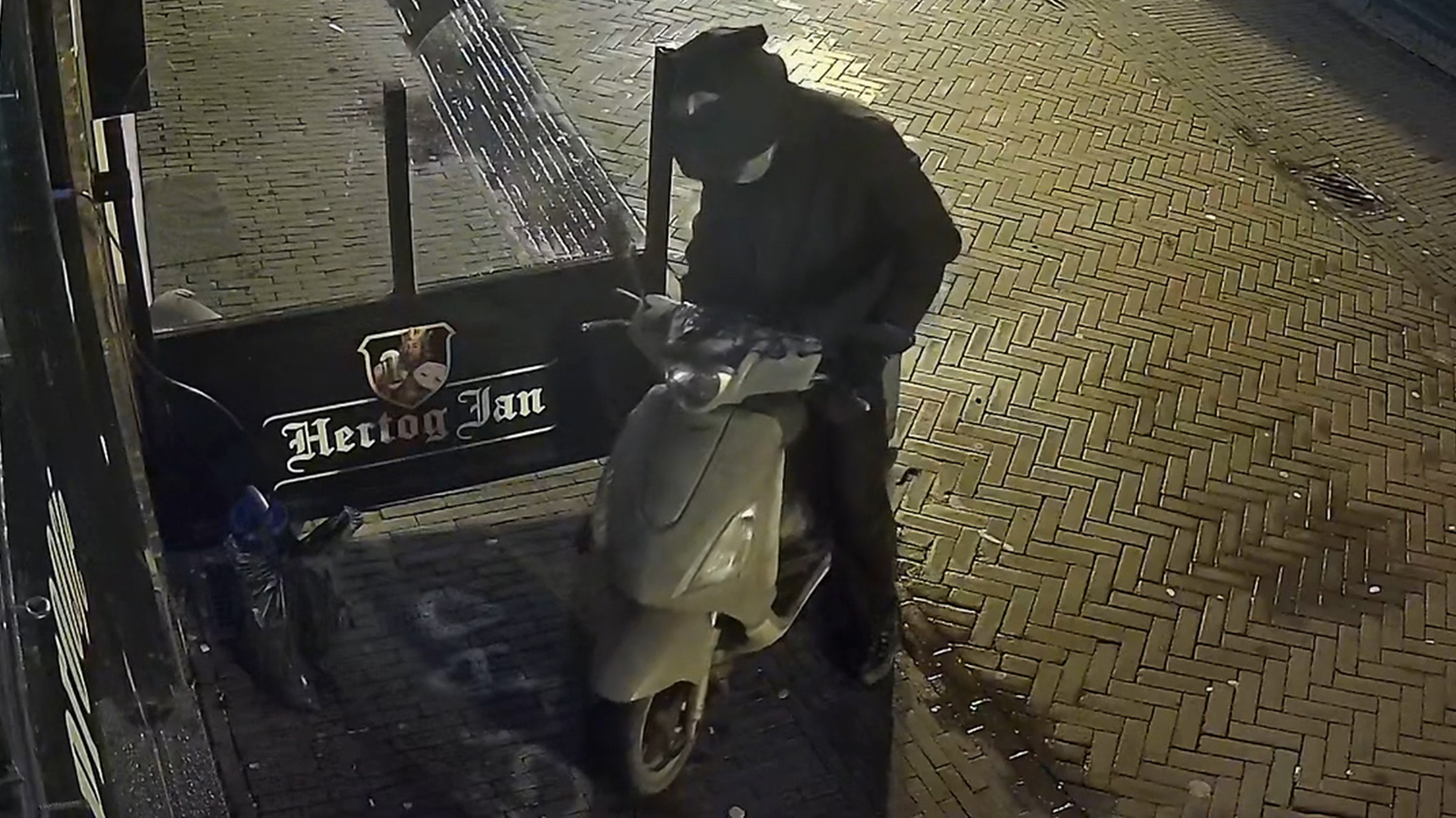 232202_scooter2.jpg