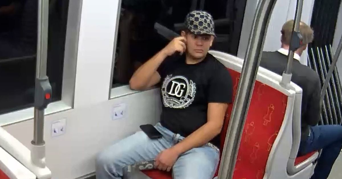 Toerist hardhandig van gouden ketting beroofd