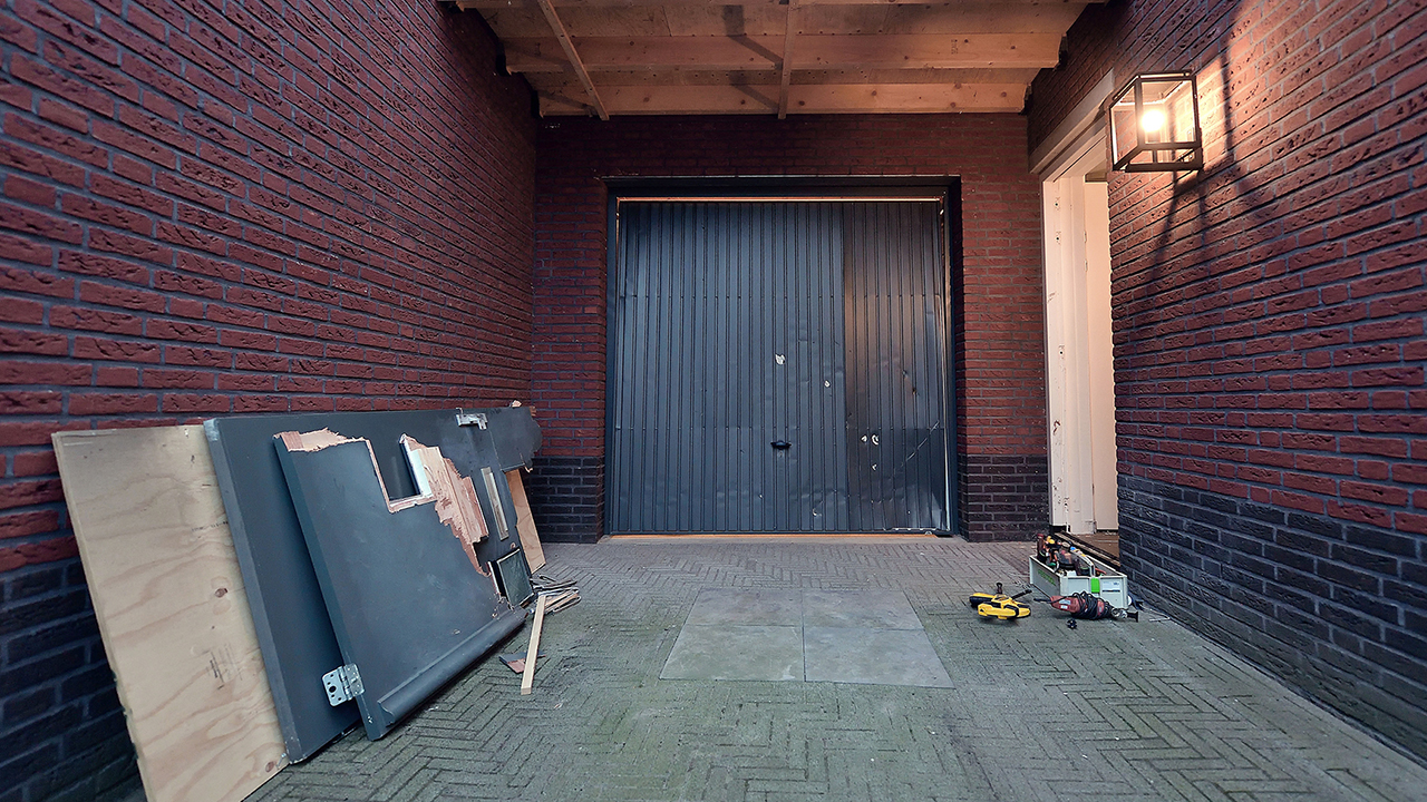 202642_hgrheide_deur+garage_schade.jpg