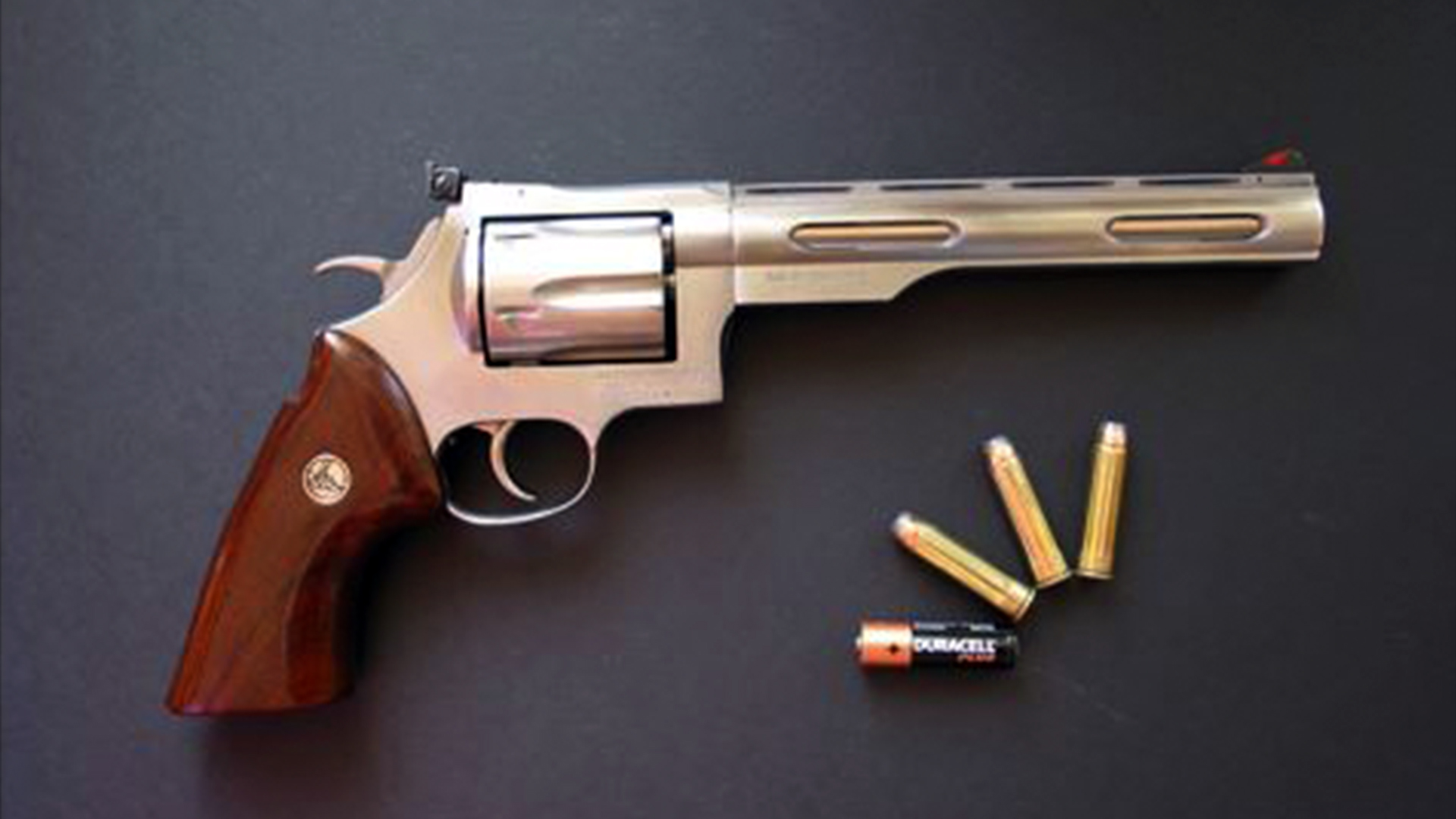 nijkerkgeweer_internet_dan_wesson_revolver.jpg