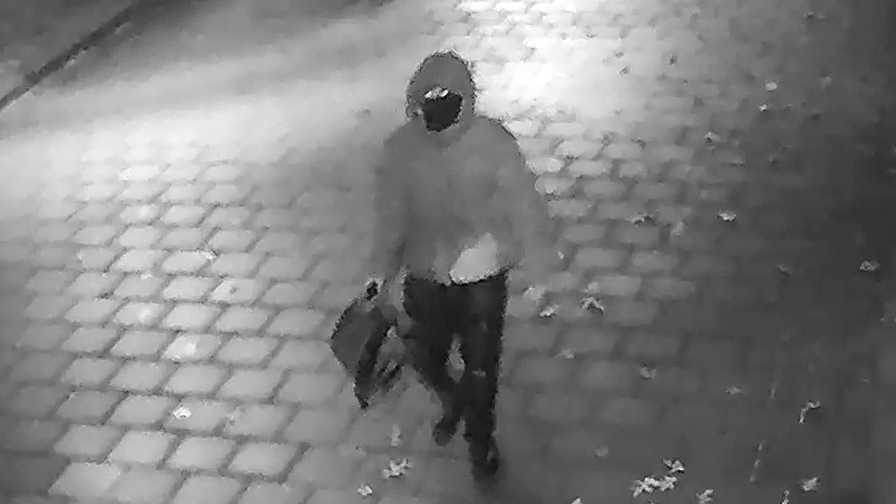 242141 Upd Amstrdm Tsr