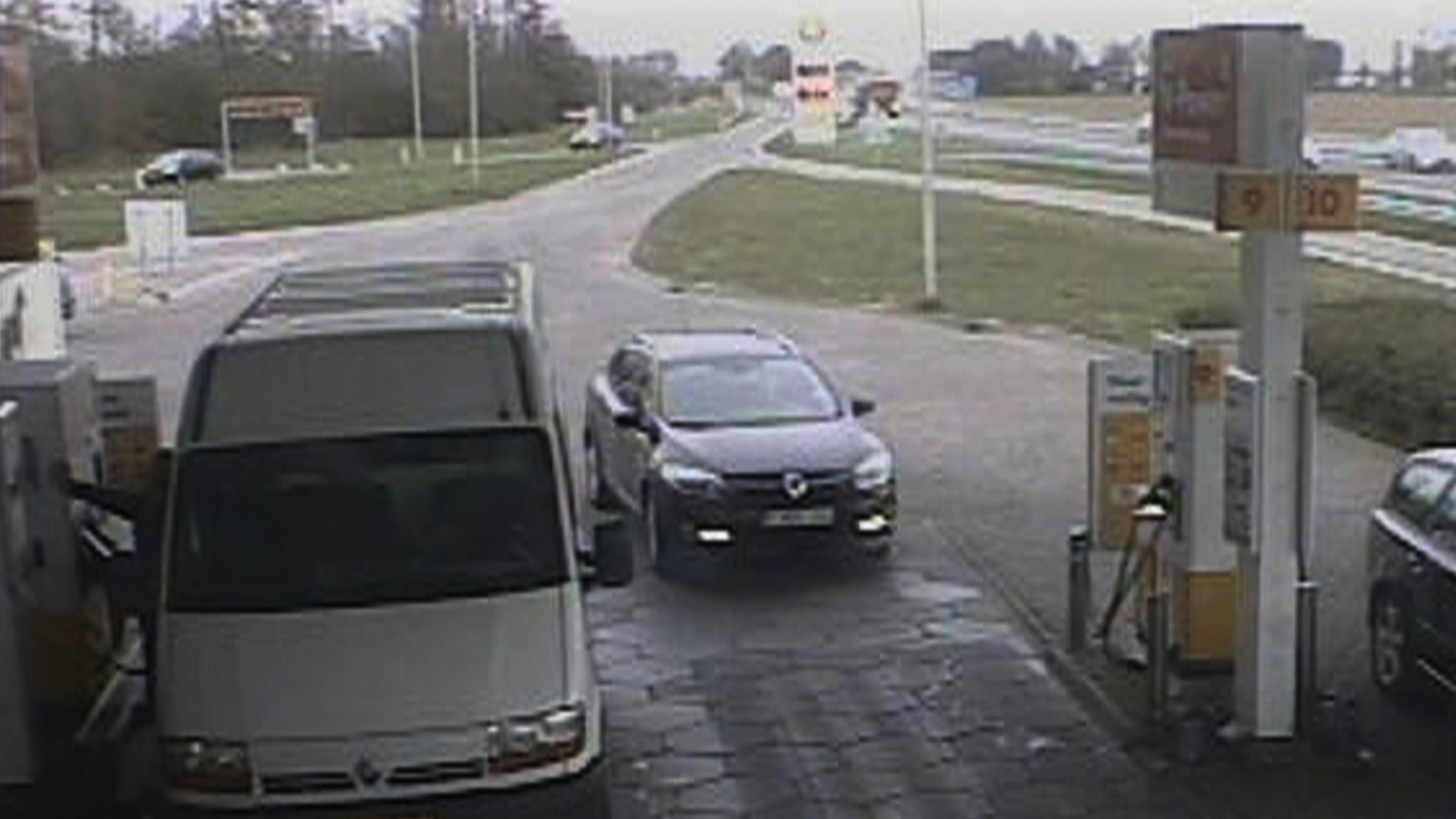 rdambende_renaultfocuspeugeot.jpg