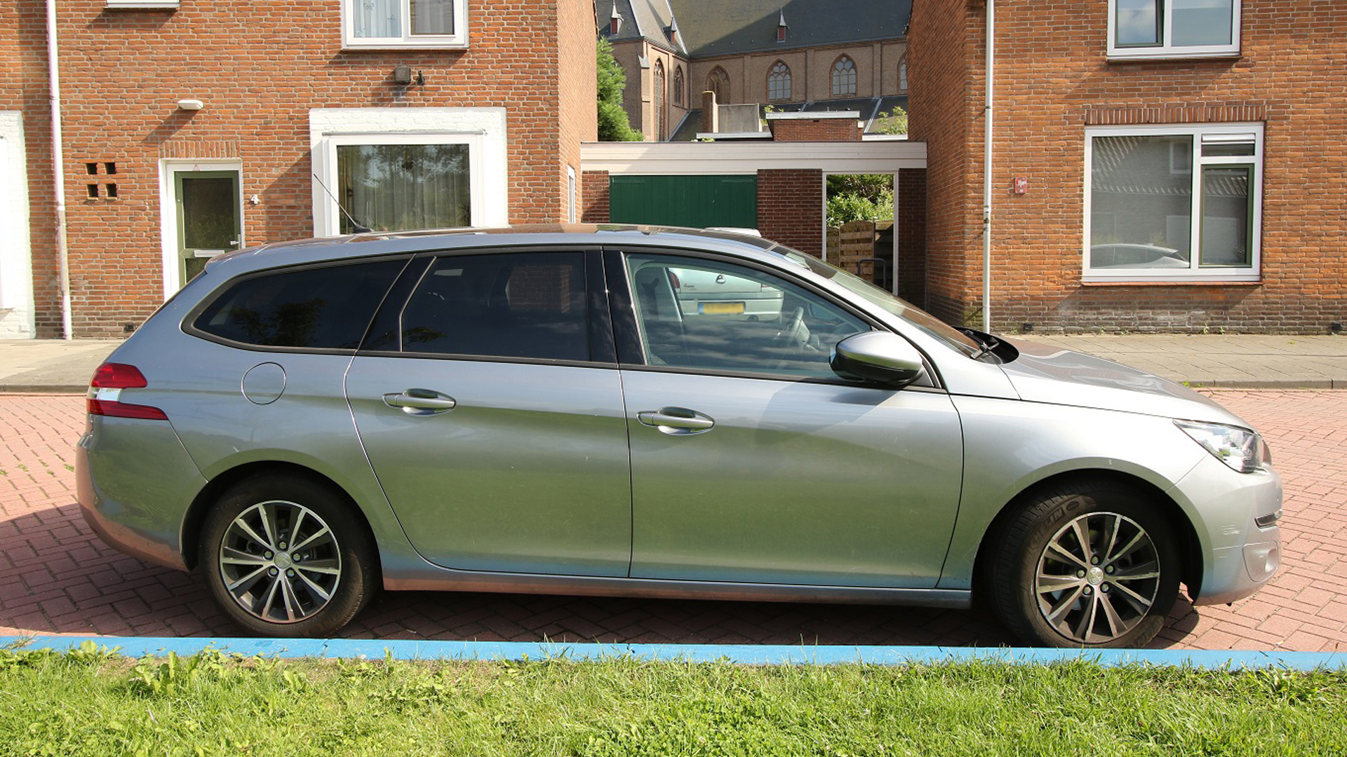 117394444__peugeot2.jpg