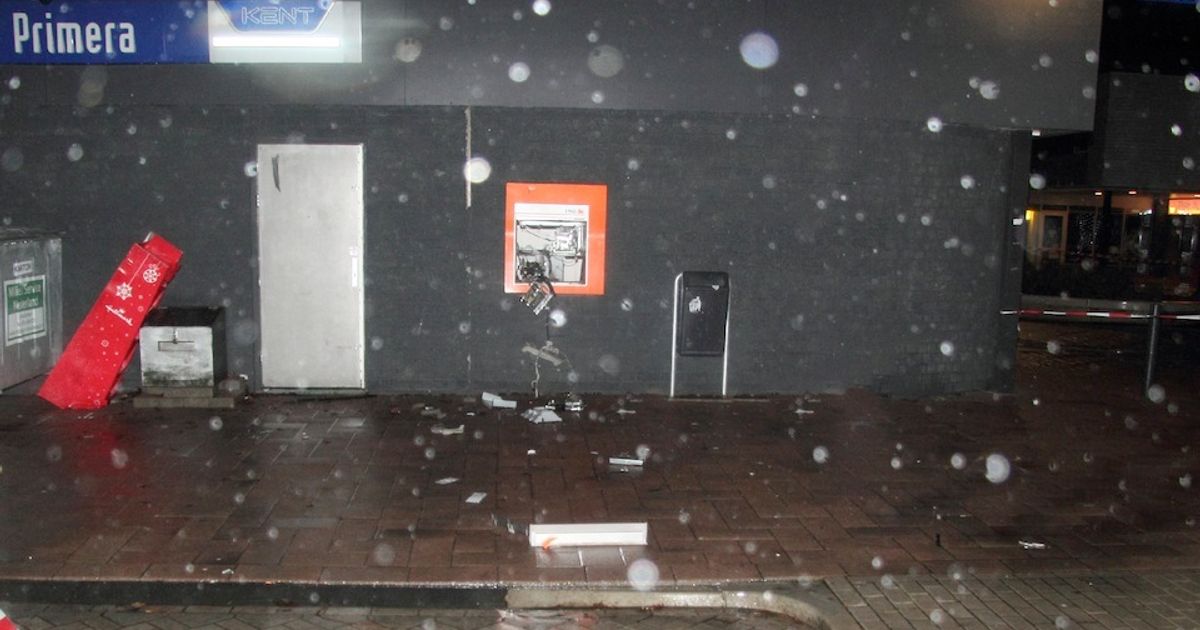 Mislukte plofkraak geldautomaat ING Bank aan de Alerderbrink